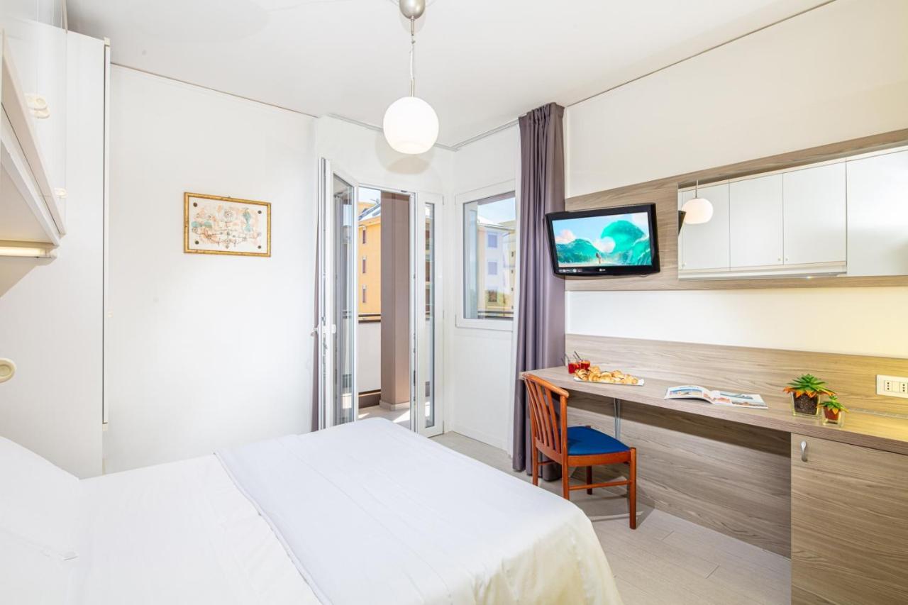 Hotel Alexander Bibione Exterior photo